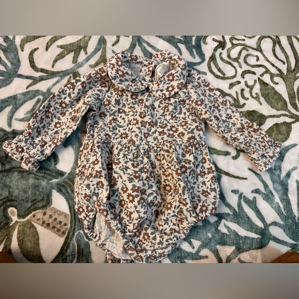 Rylee + cru onesie romper longsleeve floral 6-12 months cotton organic - Picture 2 of 3